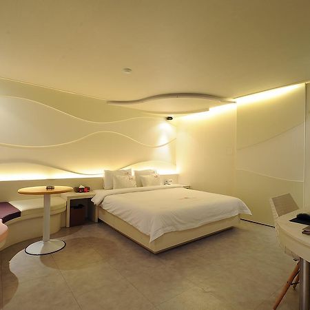 2 Heaven Hotel ปูซาน ภายนอก รูปภาพ