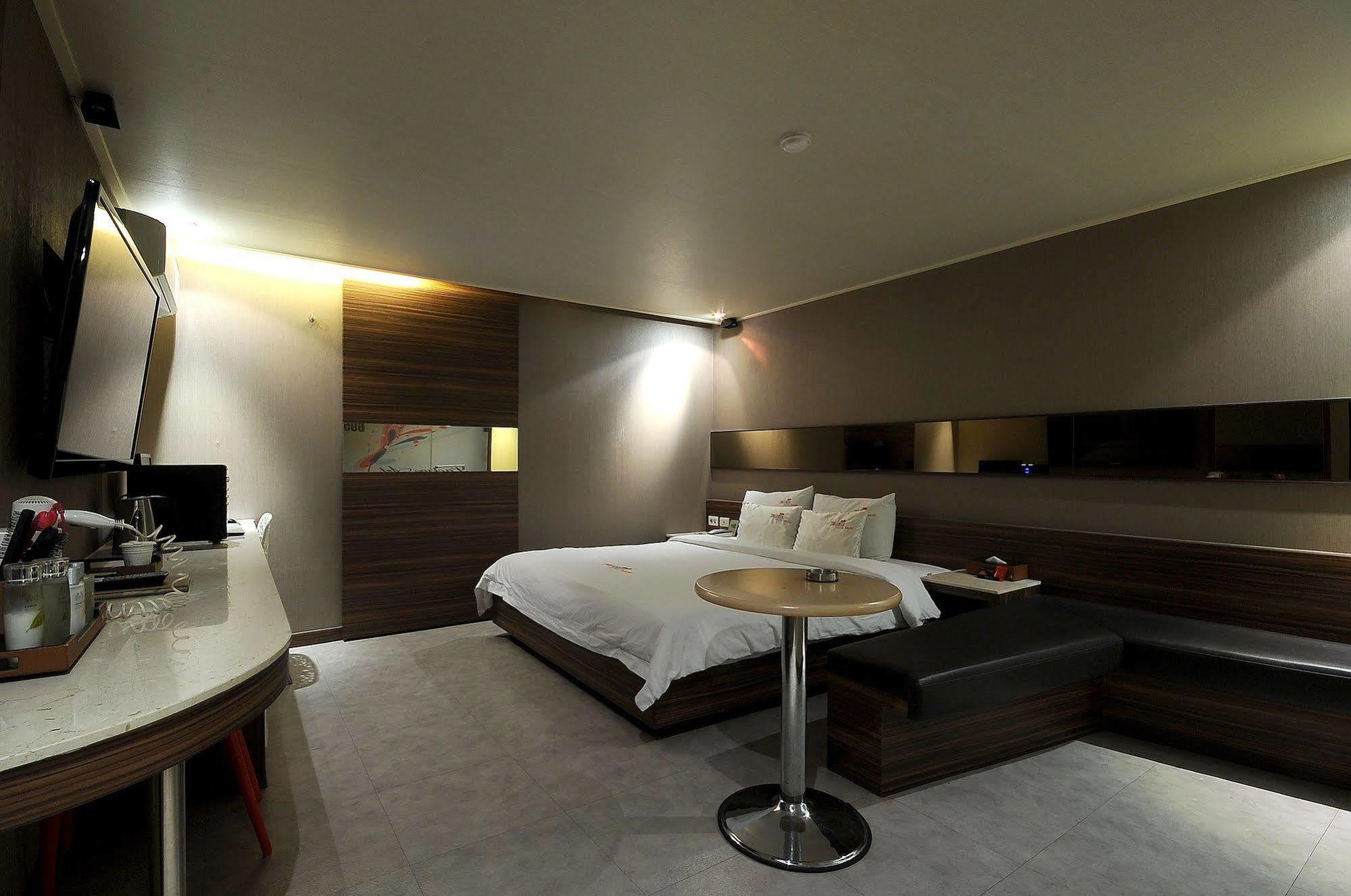 2 Heaven Hotel ปูซาน ภายนอก รูปภาพ